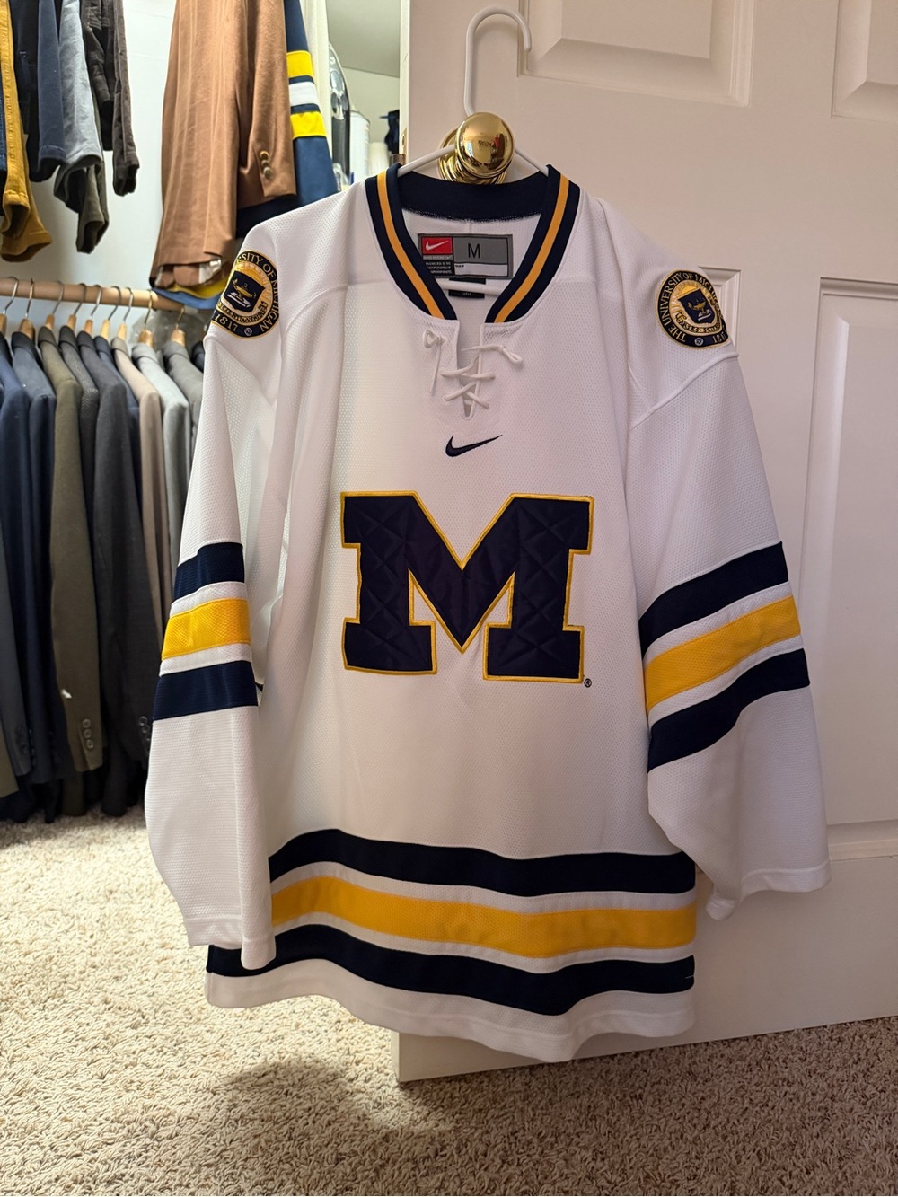 Nike Men’s White Hockey Jersey with Navy & Maize M